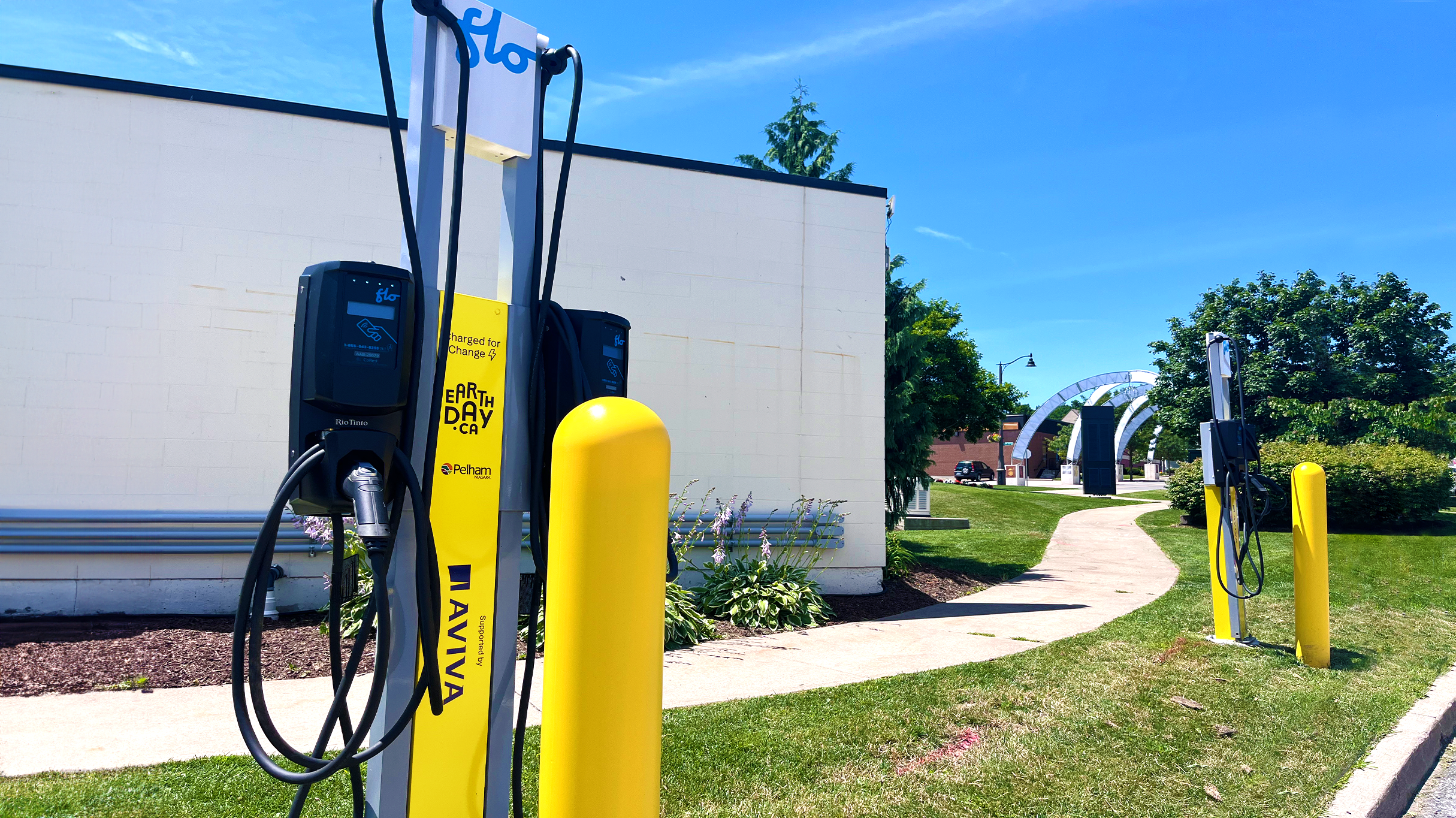 Une borne de recharge pour véhicules électriques du programme « Changez, rechargez » installée dans la ville de Pelham, Ontario. Photo : gracieuseté de la ville de Pelham.